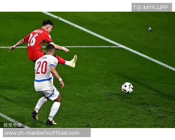 科尔强调防守C罗需团队协作与双人包夹单靠个人难以制止其进攻威胁